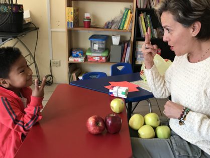 Niños con problemas de audición obtienen ayuda