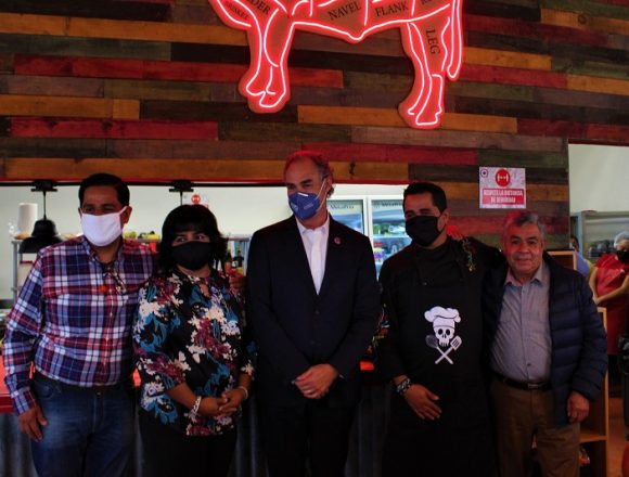 Despite rain and in the midst of the pandemic, Mama Mu restaurant reopened Despite rain and in the midst of the pandemic, Mama Mu restaurant reopened