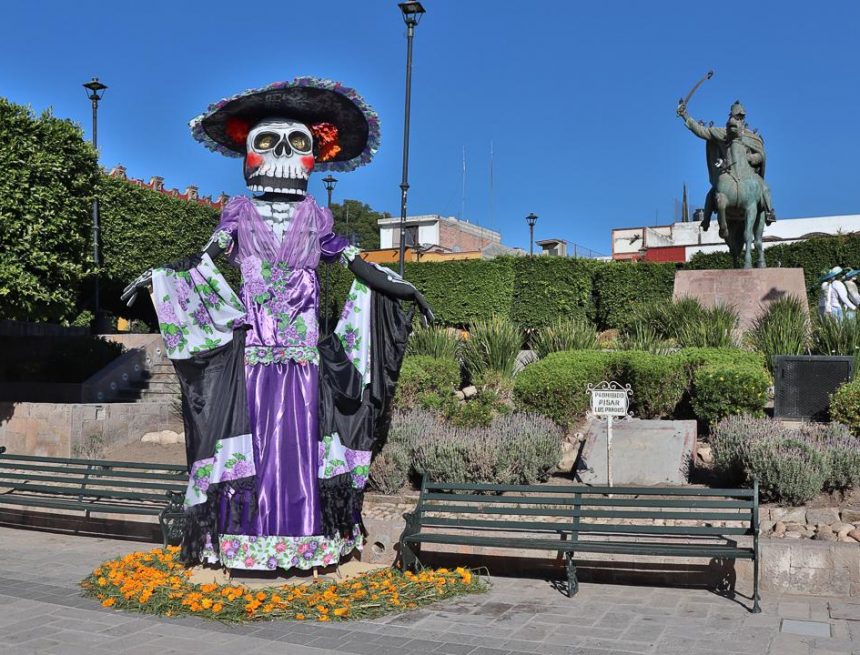 Alebríjes, Catrinas, Offerings, Festivities and COVID-19 Alebríjes, Catrinas, Offerings, Festivities and COVID-19