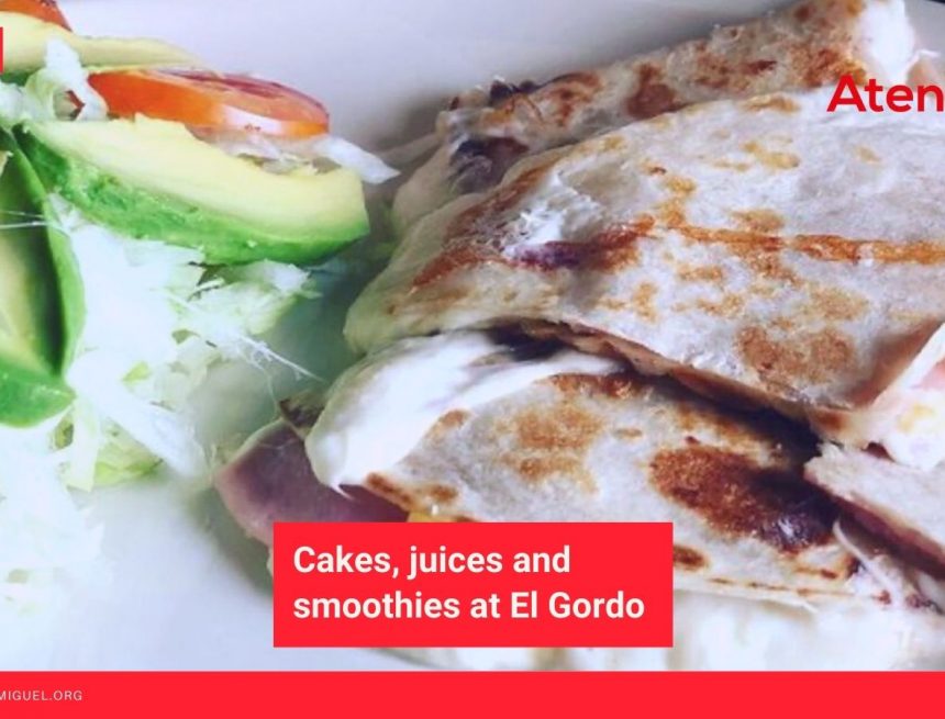 Cakes, juices and smoothies at El Gordo Cakes, juices and smoothies at El Gordo