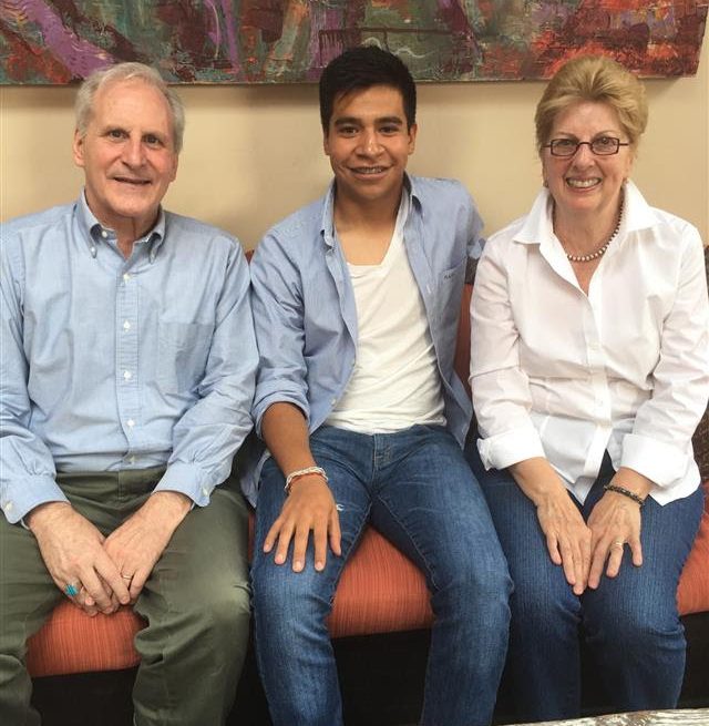 Jóvenes Adelante’s Creative Financial Sponsorships Make Dreams a Reality